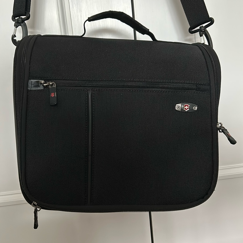 Victorinux toiletry travel bag